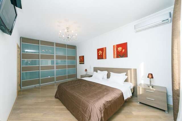 Апартаменты HouseHome Киев-12